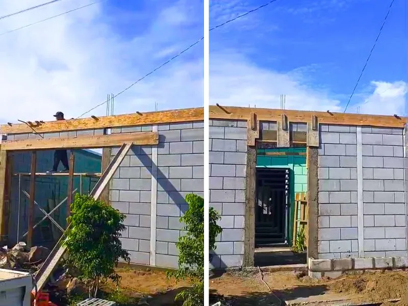 Proceso de construcción de la nueva fachada utilizando el sistema prefabricado Maxiblock. La imagen dividida muestra a un obrero trabajando sobre un andamio en la instalación del encofrado superior de madera y las columnas de concreto que enmarcan los nuevos accesos para el portón y la puerta peatonal.
